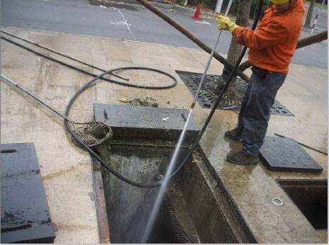 平定池底污泥如何清理