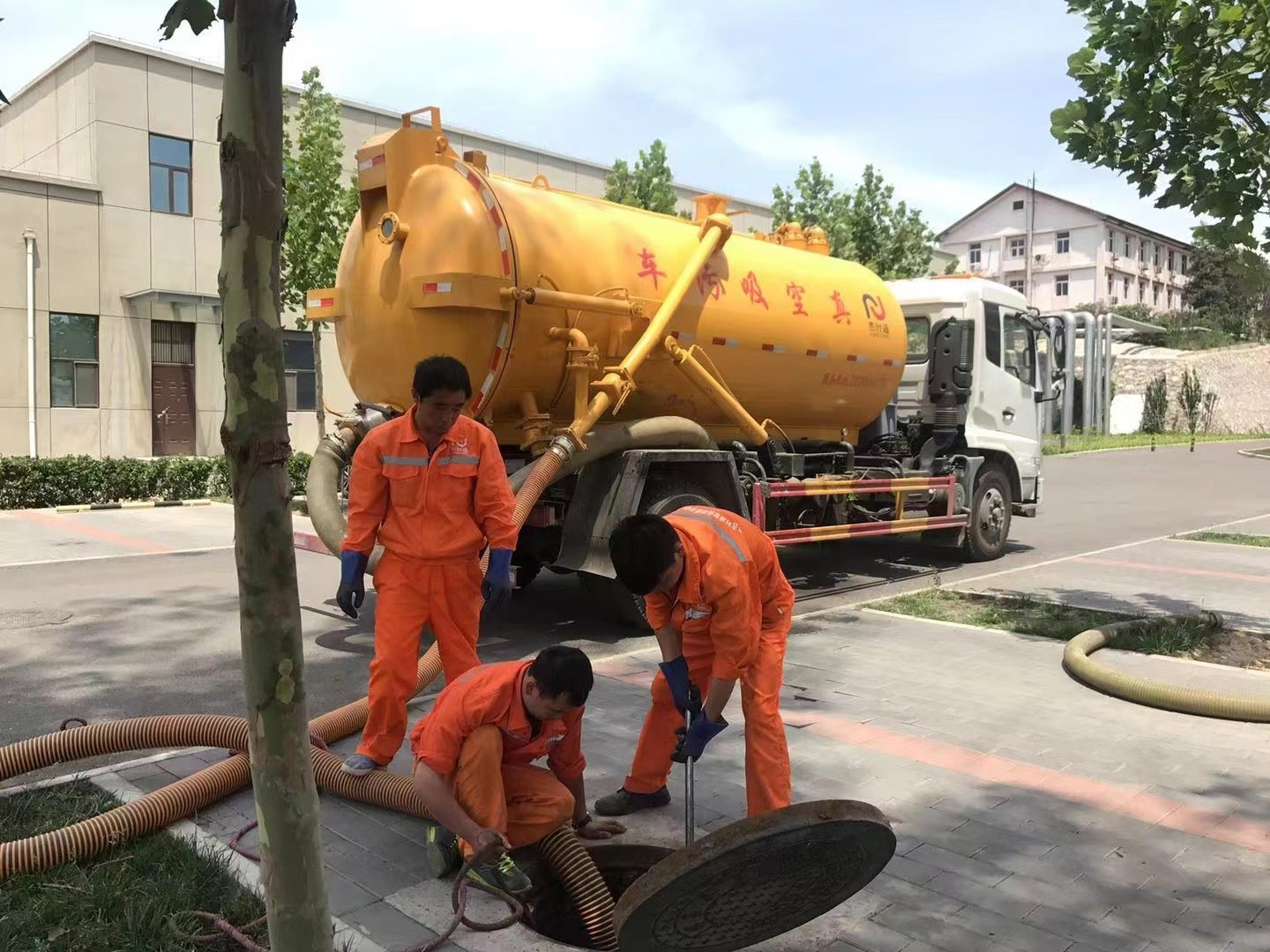 平定化粪池清理与5-8吨吸粪车施工效率分析